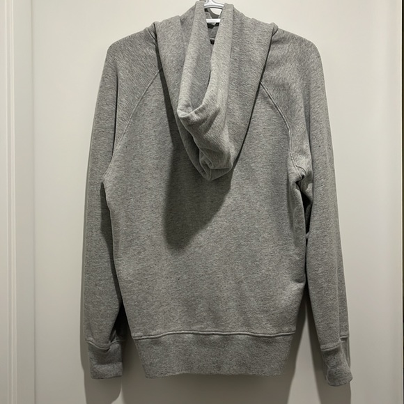 Levi’s hoodie - women’s - Picture 2 of 3